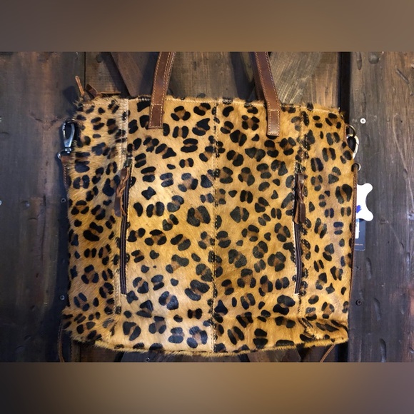 American Darling Leopard Print Tote Bag with conceal carry pocket - Picture 2 of 4